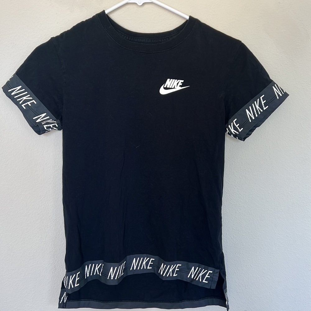 Girls Nike Tee - Picture 2 of 6